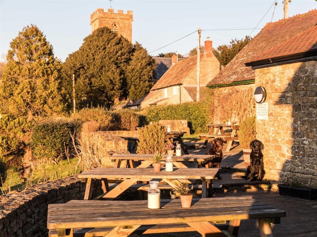 The Three Horseshoes Inn Bridport Exterior photo